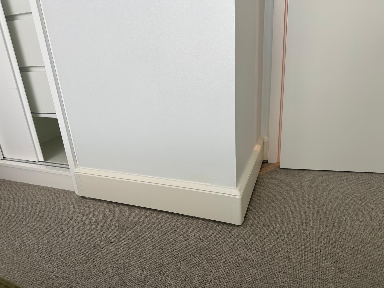 Clean corner detail around cabinet