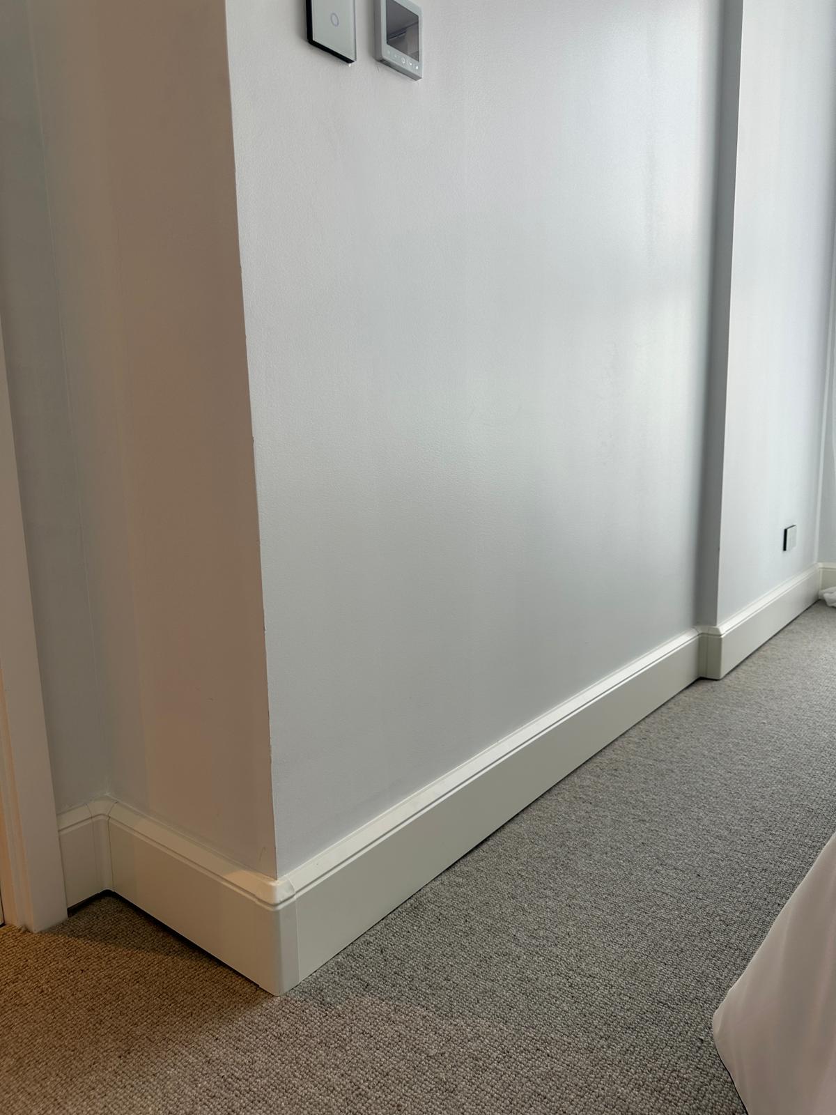 Close-up of corner connector with thermostat